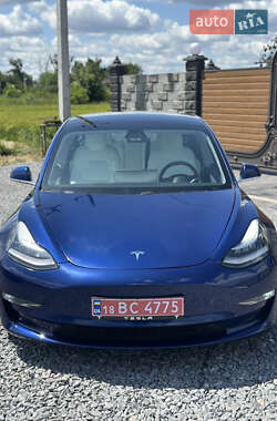 Седан Tesla Model 3 2020 в 