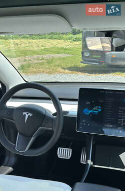 Седан Tesla Model 3 2020 в 