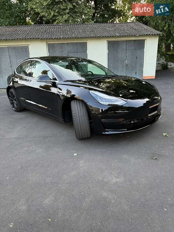 Седан Tesla Model 3 2018 в Виннице