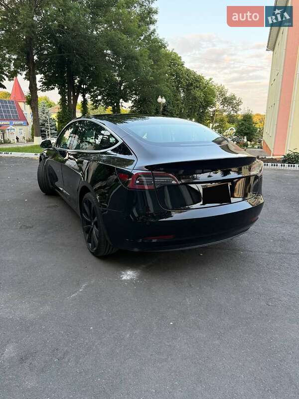 Седан Tesla Model 3 2018 в Виннице