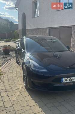 Седан Tesla Model 3 2021 в 