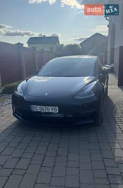 Седан Tesla Model 3 2021 в 