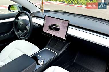 Седан Tesla Model 3 2022 в 