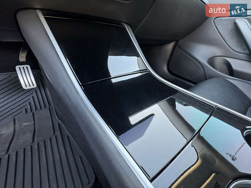 Седан Tesla Model 3 2019 в Кропивницькому