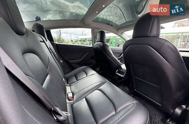 Седан Tesla Model 3 2019 в 