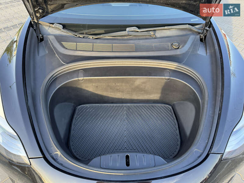Седан Tesla Model 3 2019 в Кропивницькому