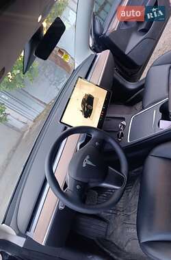 Седан Tesla Model 3 2022 в 