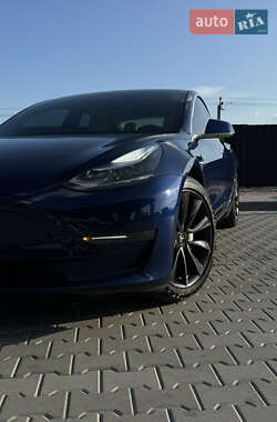 Седан Tesla Model 3 2020 в 
