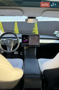 Седан Tesla Model 3 2020 в 