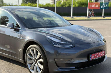Седан Tesla Model 3 2019 в 