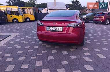 Седан Tesla Model 3 2021 в 