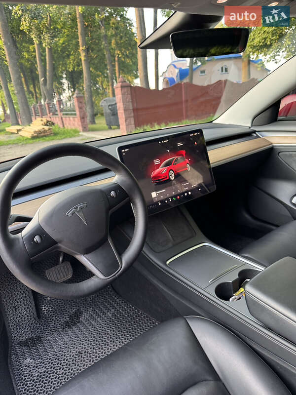 Седан Tesla Model 3 2022 в Ровно