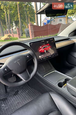 Седан Tesla Model 3 2022 в 