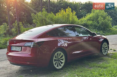 Седан Tesla Model 3 2022 в 