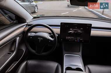 Седан Tesla Model 3 2023 в 