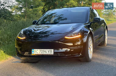 Седан Tesla Model 3 2022 в Львове