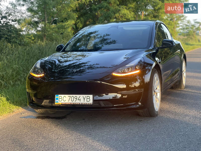 Седан Tesla Model 3 2022 в 