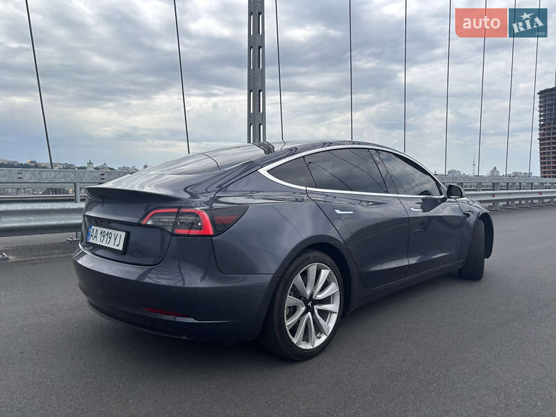 Седан Tesla Model 3 2019 в Києві