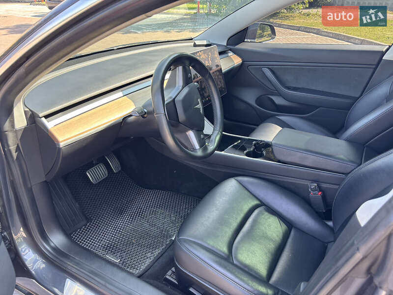 Седан Tesla Model 3 2019 в Києві