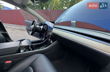 Седан Tesla Model 3 2019 в 