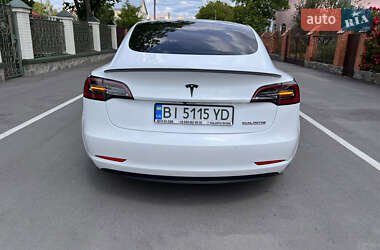 Седан Tesla Model 3 2021 в 