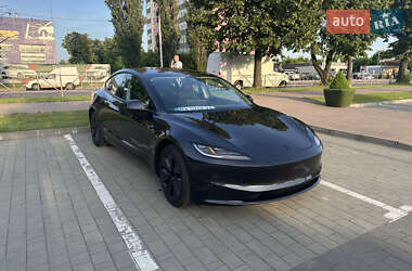 Седан Tesla Model 3 2024 в 