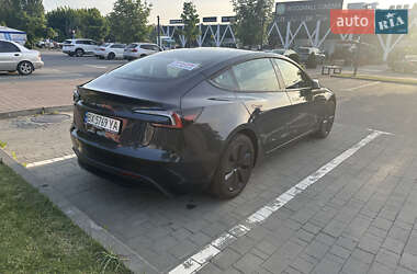 Седан Tesla Model 3 2024 в 