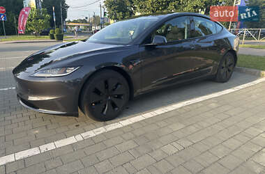 Седан Tesla Model 3 2024 в 