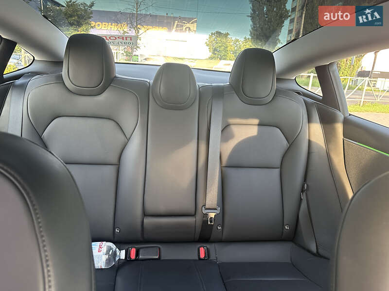 Седан Tesla Model 3 2024 в Хмельницком