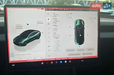 Седан Tesla Model 3 2024 в 