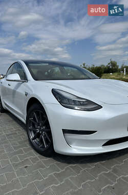 Седан Tesla Model 3 2019 в 