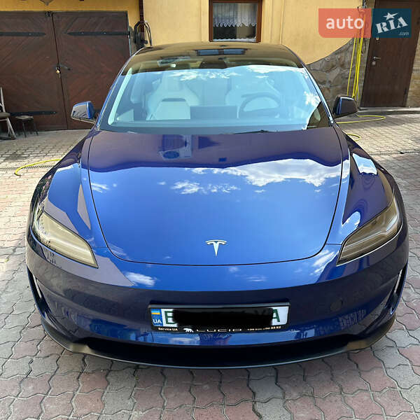 Седан Tesla Model 3 2024 в 
