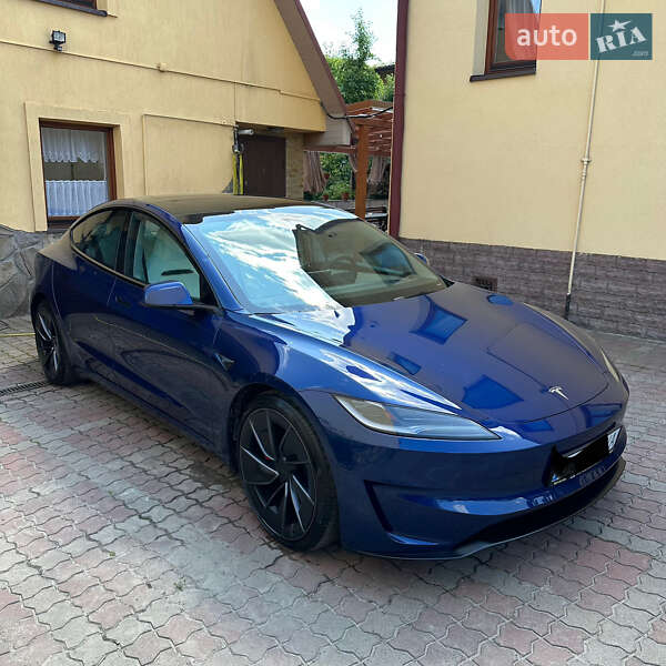Седан Tesla Model 3 2024 в Львове