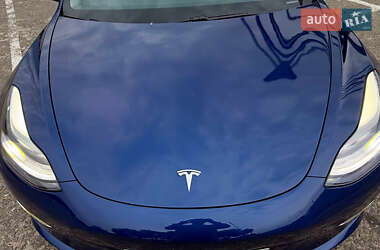 Седан Tesla Model 3 2021 в 