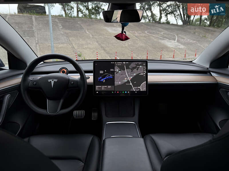 Седан Tesla Model 3 2021 в Киеве