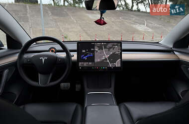 Седан Tesla Model 3 2021 в 