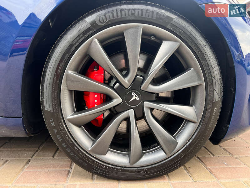 Седан Tesla Model 3 2021 в Киеве