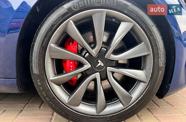 Седан Tesla Model 3 2021 в 