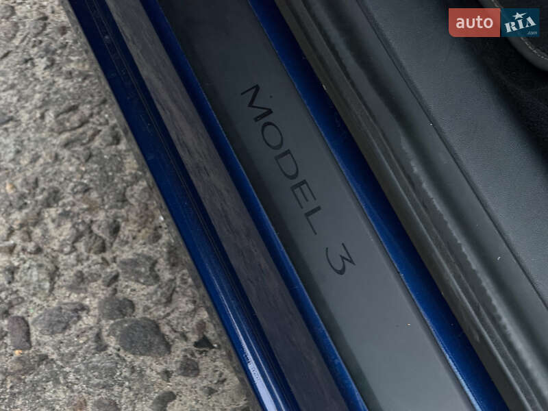 Седан Tesla Model 3 2021 в Киеве