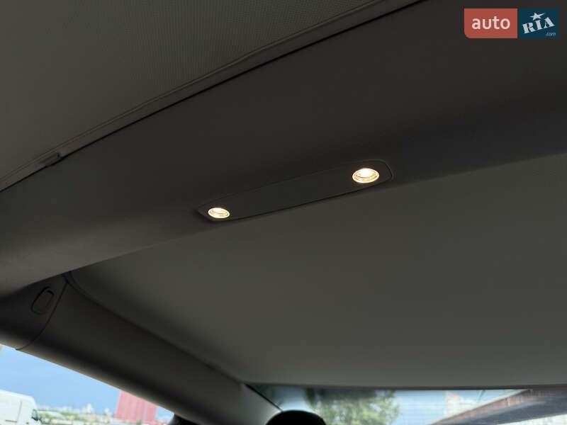 Седан Tesla Model 3 2021 в Киеве