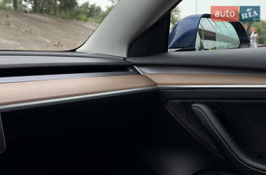 Седан Tesla Model 3 2021 в 