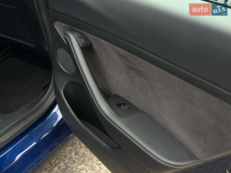 Седан Tesla Model 3 2021 в Киеве