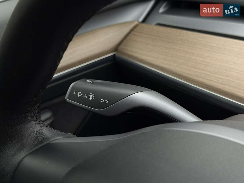 Седан Tesla Model 3 2021 в Киеве