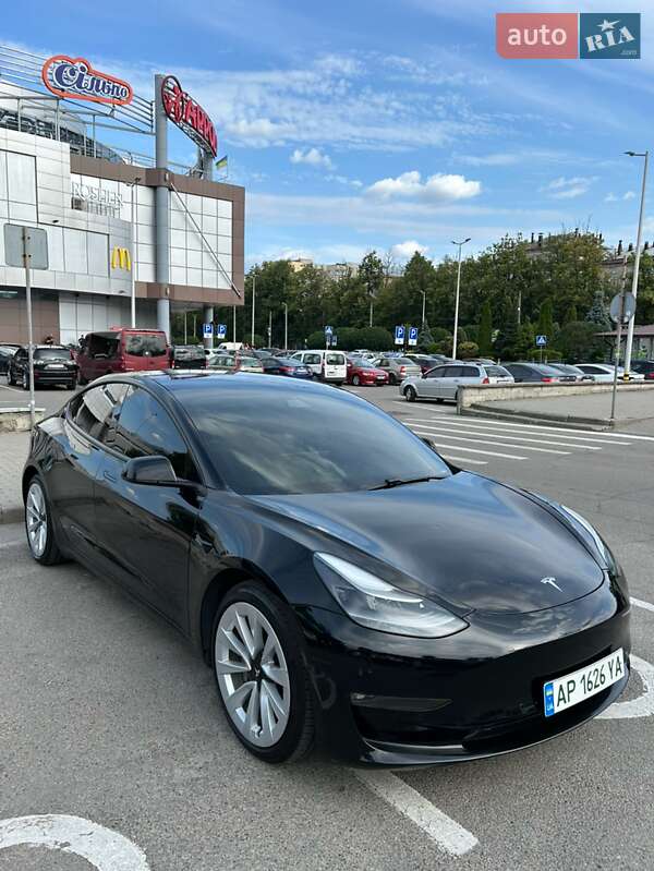 Седан Tesla Model 3 2021 в Днепре