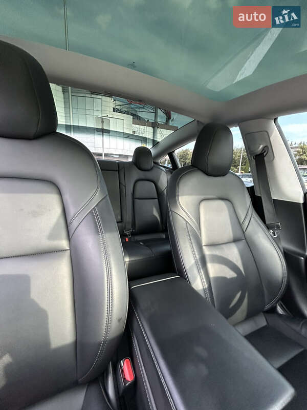 Седан Tesla Model 3 2021 в Днепре