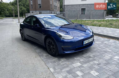 Седан Tesla Model 3 2022 в 