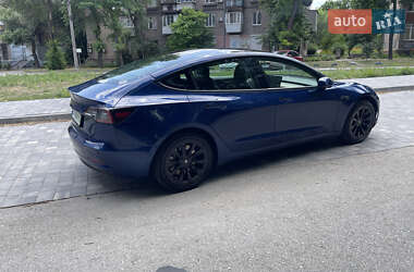 Седан Tesla Model 3 2022 в 