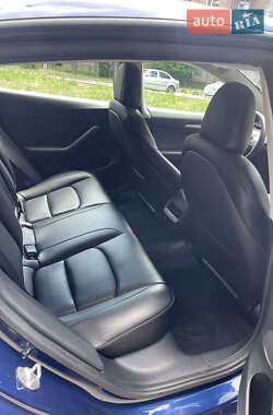 Седан Tesla Model 3 2022 в 