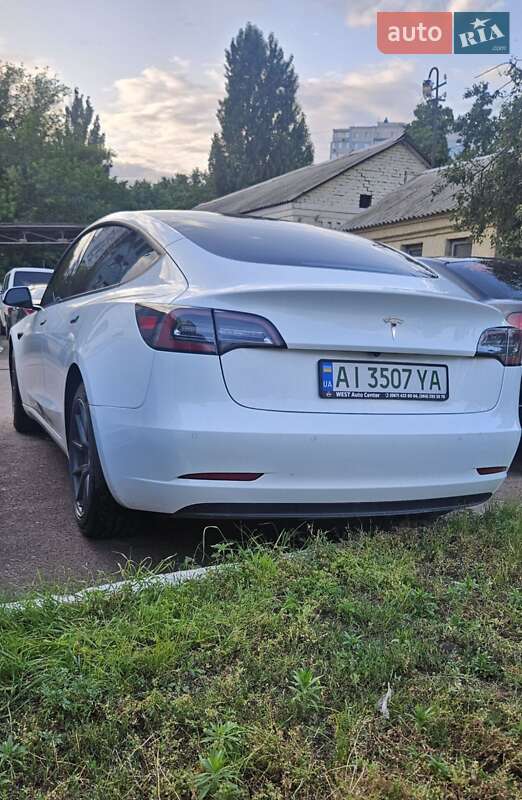 Седан Tesla Model 3 2021 в Києві