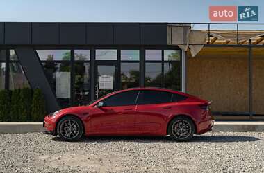 Седан Tesla Model 3 2021 в 